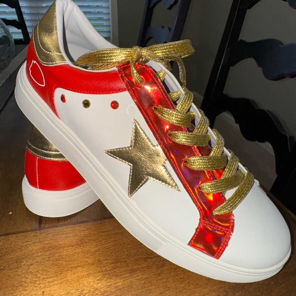 Kansas City Chiefs Stylish Women's Sneakers with Gold and Red Accents - Picture 2 of 5